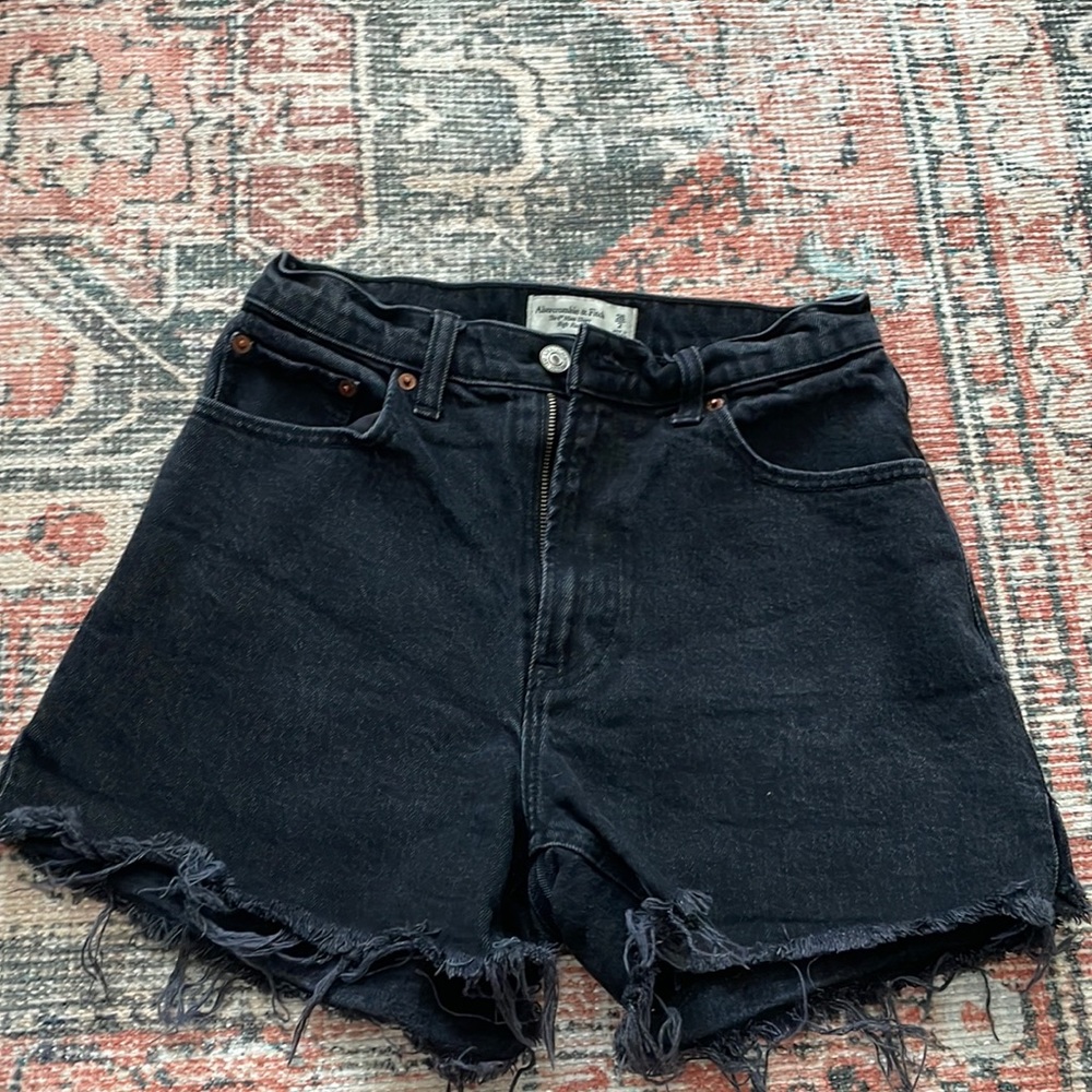 Abercrombie size 26. Curve Love. The 4” Mom Short. High Rise